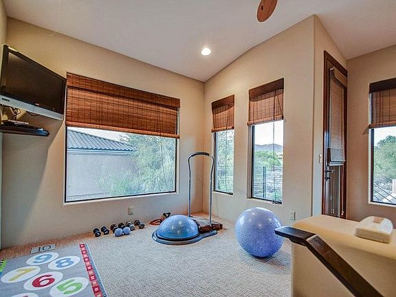 3rd image of 3915 N Pinnacle Hills Cir