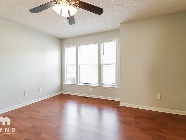 928 Shannondale Dr — Photo 11