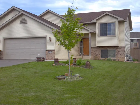 1202 Tikalsky St SE #1, New Prague, MN 56071