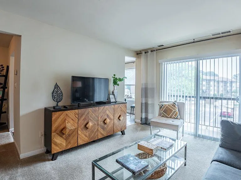 Chesapeake Glen Apartment Homes — Photo 5