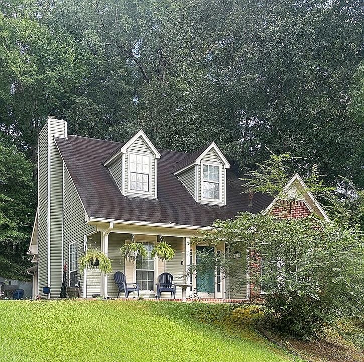 1st image of 125 Carriage Dr