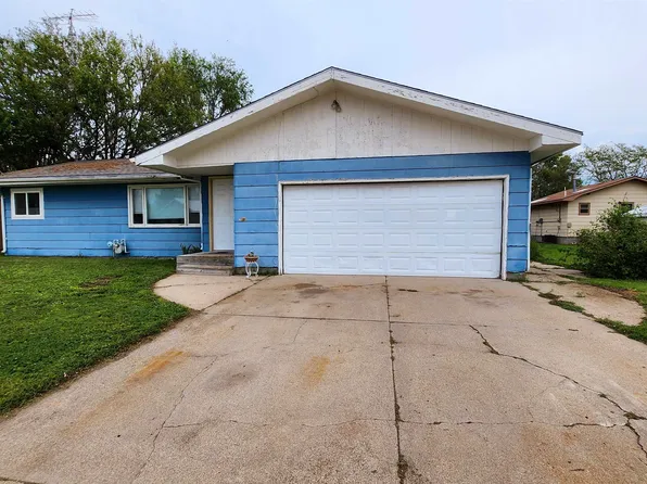 206 E 13th St, Cozad, NE 69130