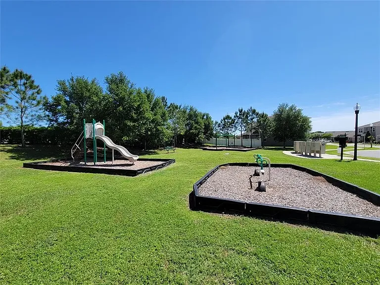 1090 Alder Tree Dr — Photo 26