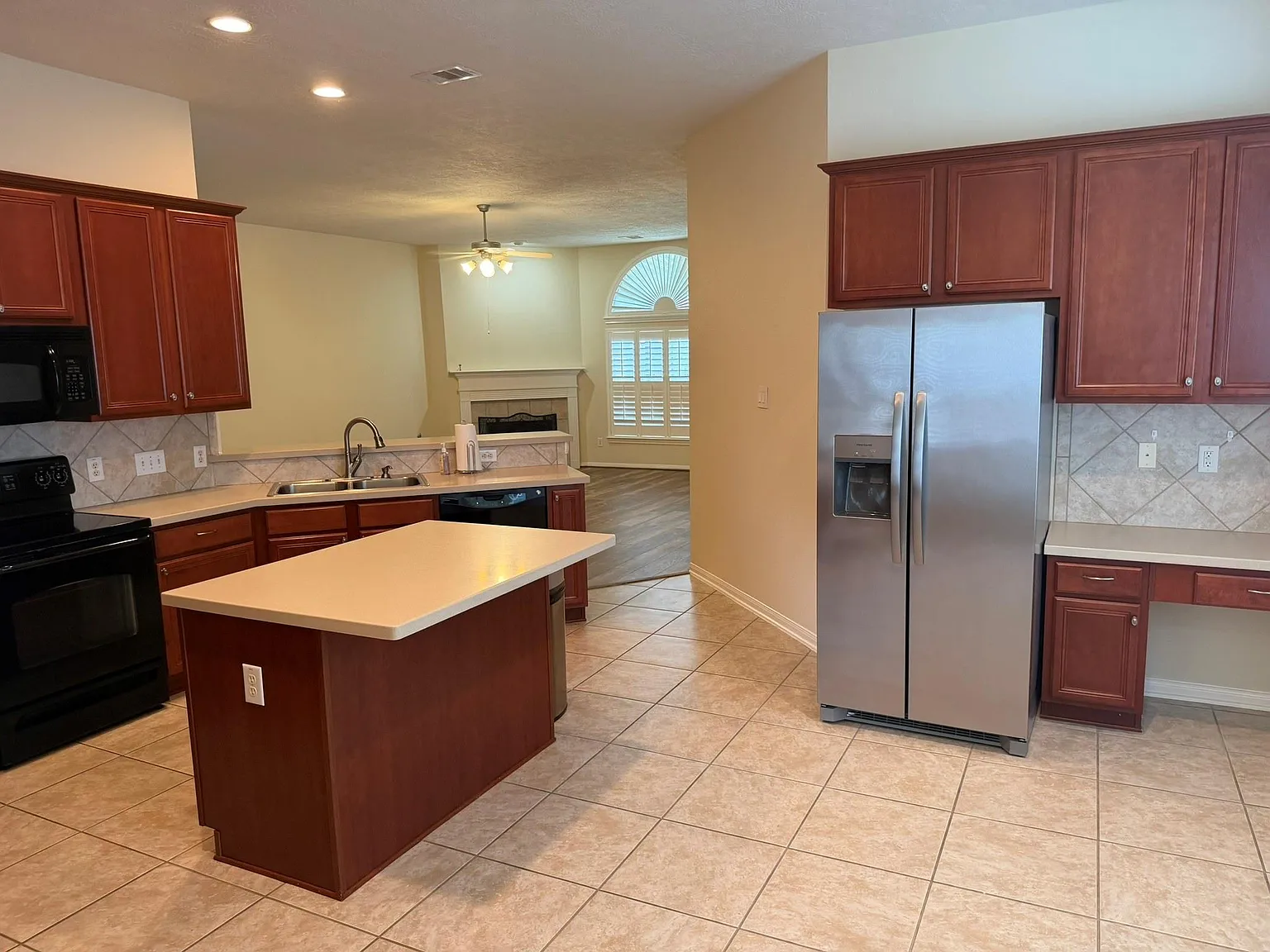 3 bed, 2.0 bath, 2164 sqft, $2,475 — Photo 4