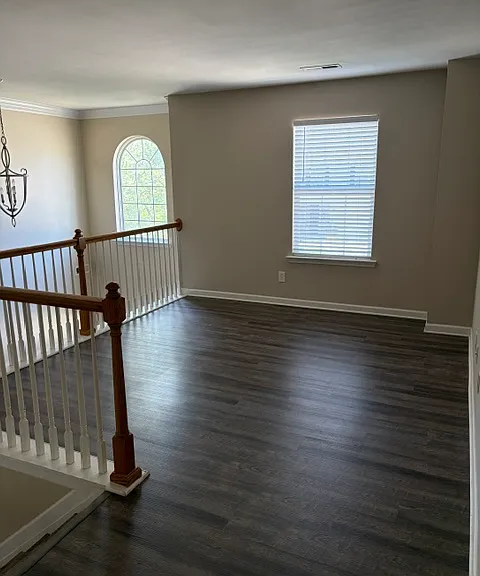 107 Lismore Park Dr — Photo 2