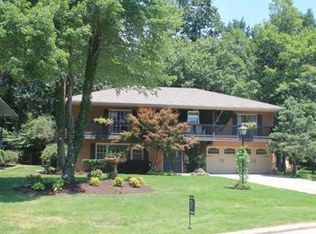 407 Winnebago Dr, Lees Summit, MO 64034