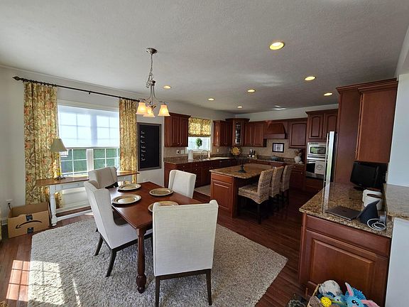 5th image of 5510 Steele Ct