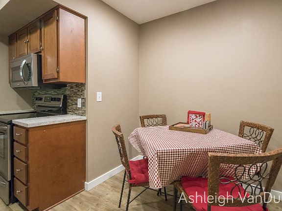 5th image of 788 Brook Village Ct Unit 25