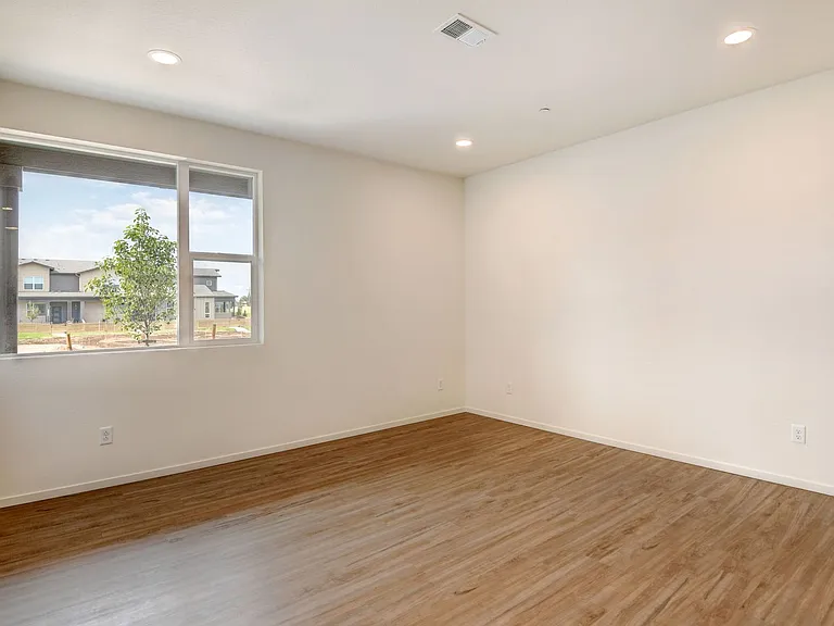4954 Denys Dr — Photo 15