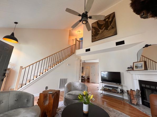 909 Idlewild Ct