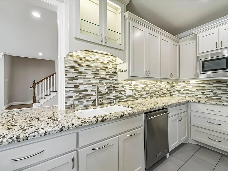 1317 Chantilly Ln — Photo 13