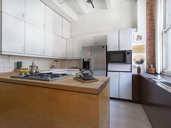 4th image of 10 Astor Pl Frnt 1
