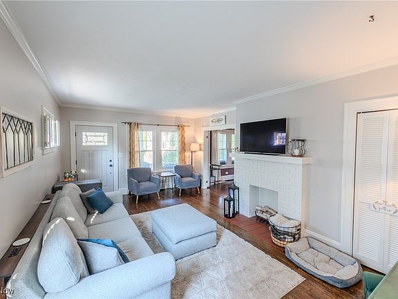 5th image of 2051 Reveley Ave