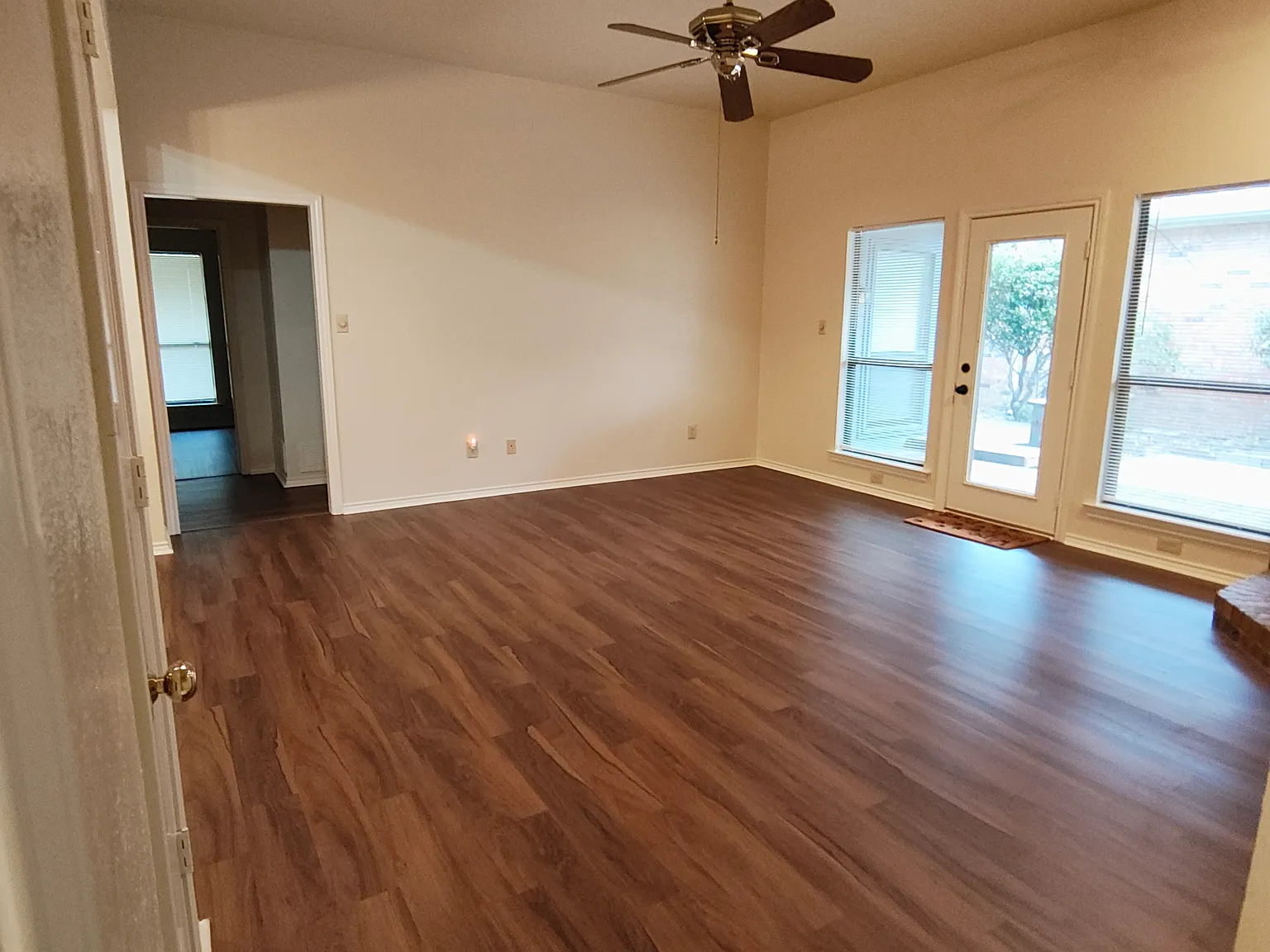 3 bed, 1476 sqft, $2,300 — Photo 4