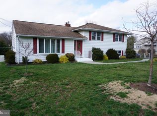 25 Clover Hill Cir, Ewing, NJ 08638