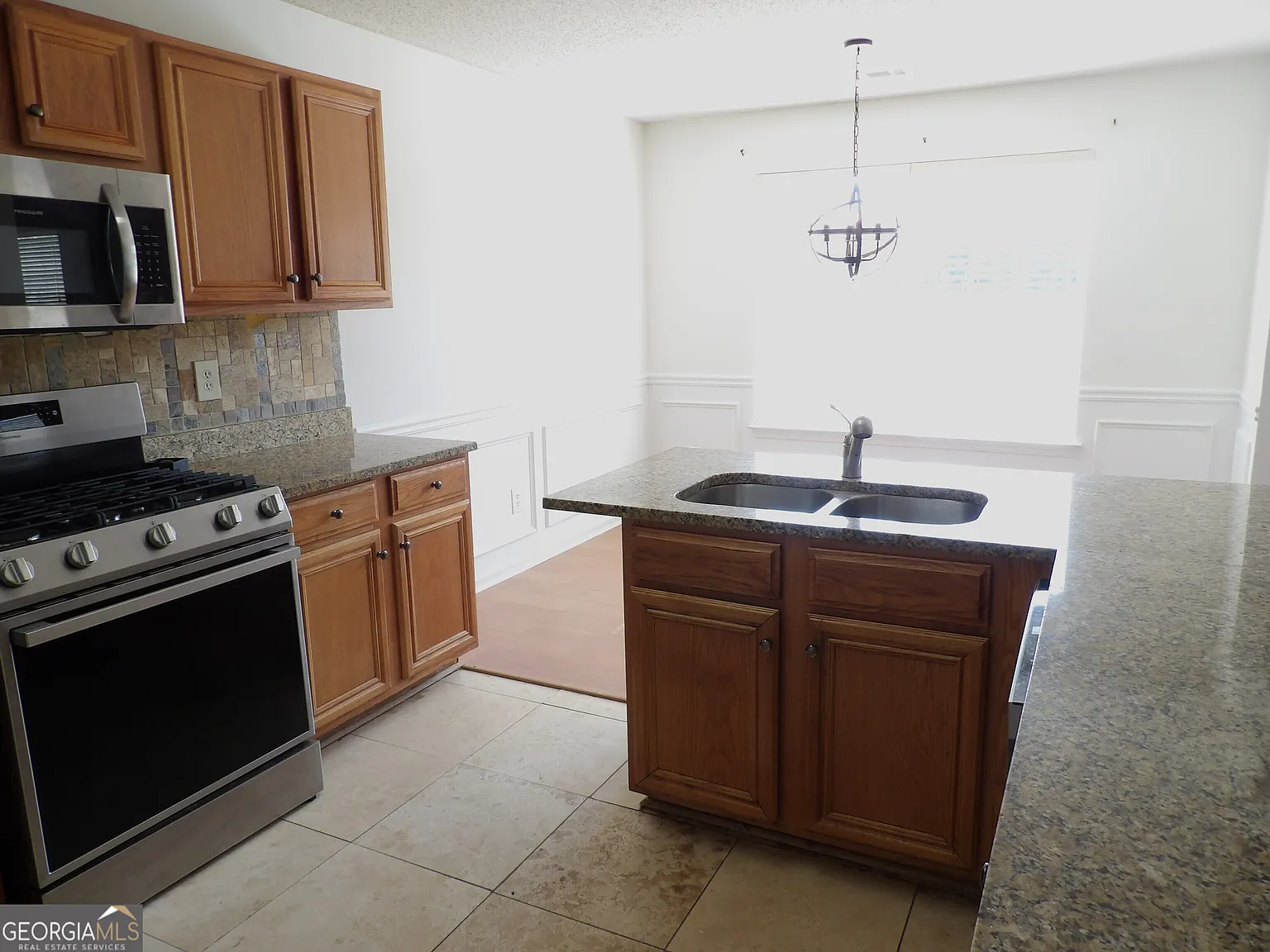 4 bed, 3.0 bath, 1885 sqft, $2,200 — Photo 4