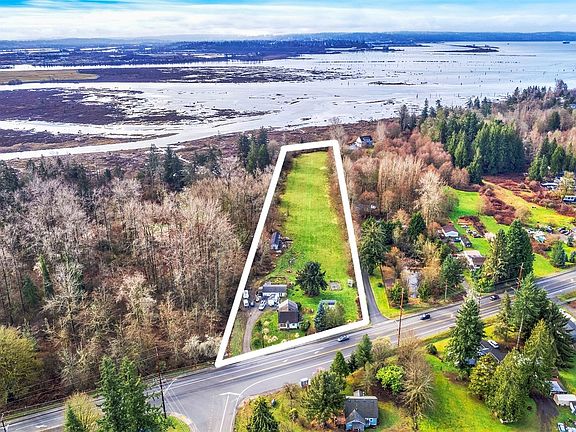 4th image of 1818 Marine Drive NE