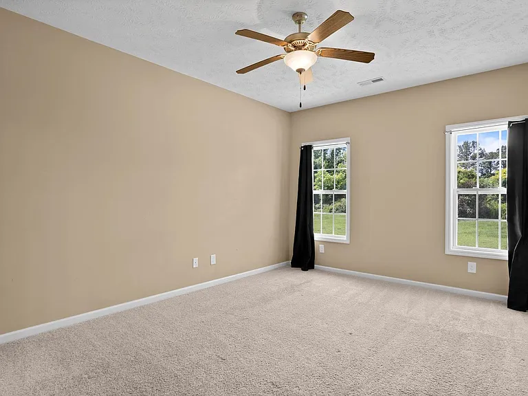 215 Classy Ct — Photo 9