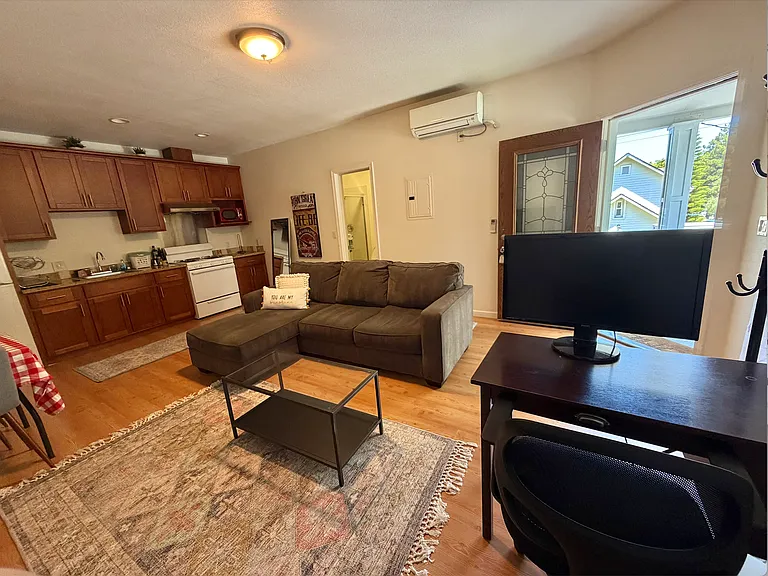 1114 Villa St #4 — Photo 4