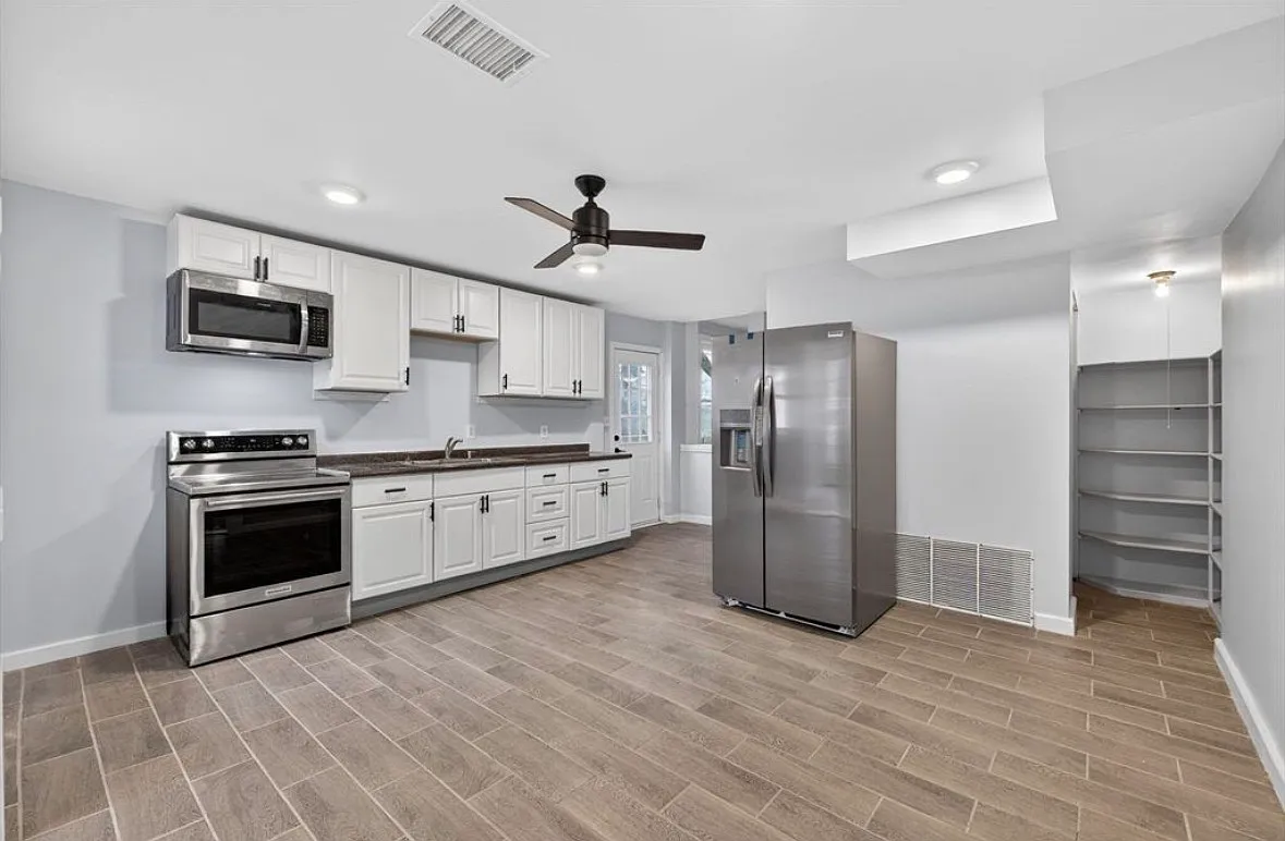4 bed, 1600 sqft, $2,650 — Photo 3
