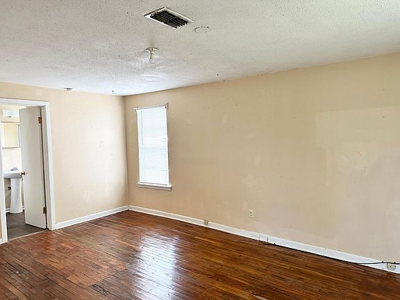 4th image of 522 Pennington Dr