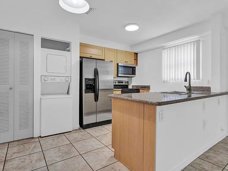 520 SW 5th St — Photo 8
