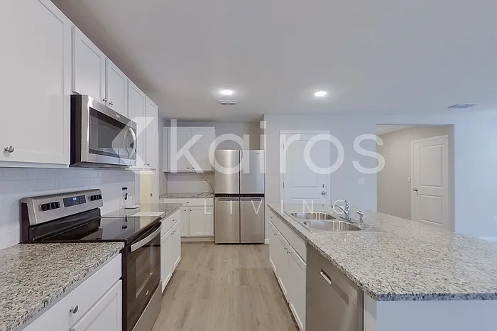 5 bed, 3.0 bath, 2370 sqft, $2,495 — Photo 4
