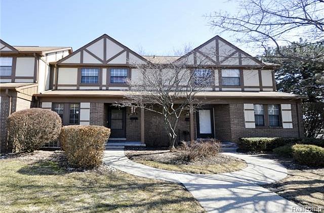 1st image of 28606 Regent Ct N #1