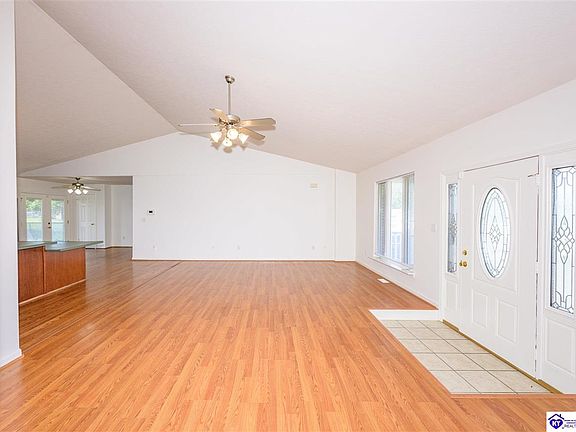 4th image of 247 Meadowlake Dr