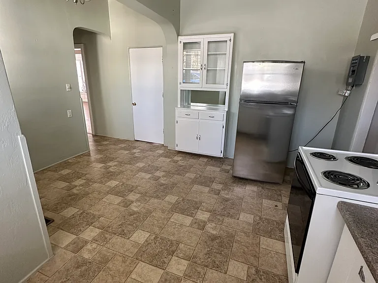 315 N Locke Ave — Photo 7