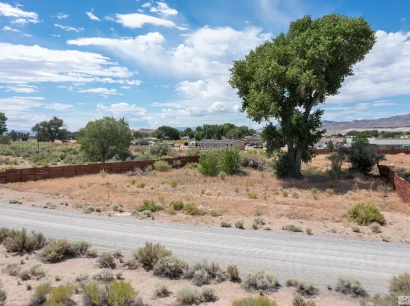 19 Calico Hills Ln, Yerington, NV 89447