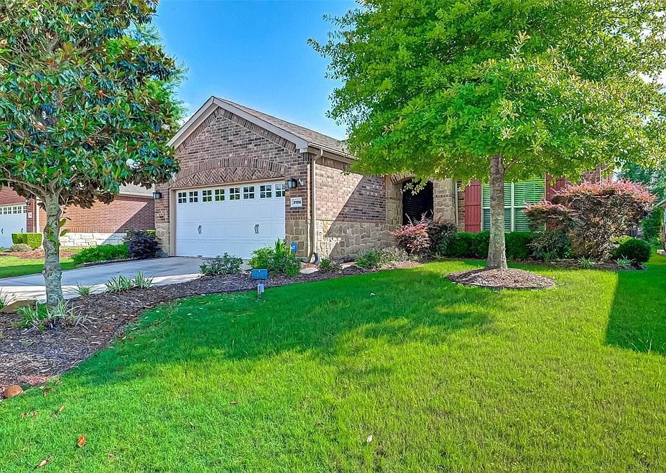 3106 Persimmon Grove Blvd in Del Webb Sweetgrass over 55 community in Richmond TexasCommunity offers in-door heated pool and an outdoor pool, tennis courts, Bocce ball, Pickleball and many more activities for your active lifestyle