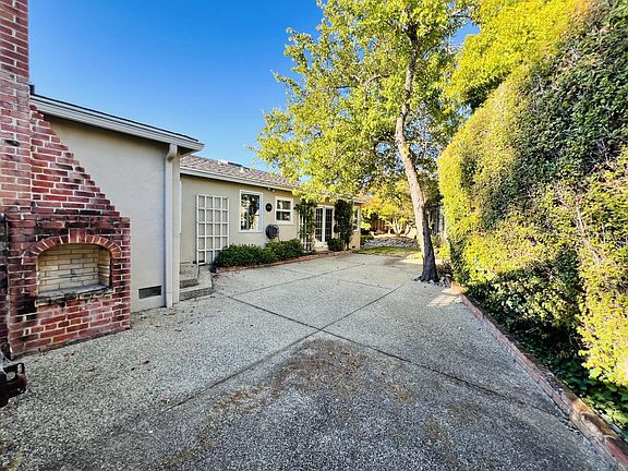 4th image of 831 Columbia Dr