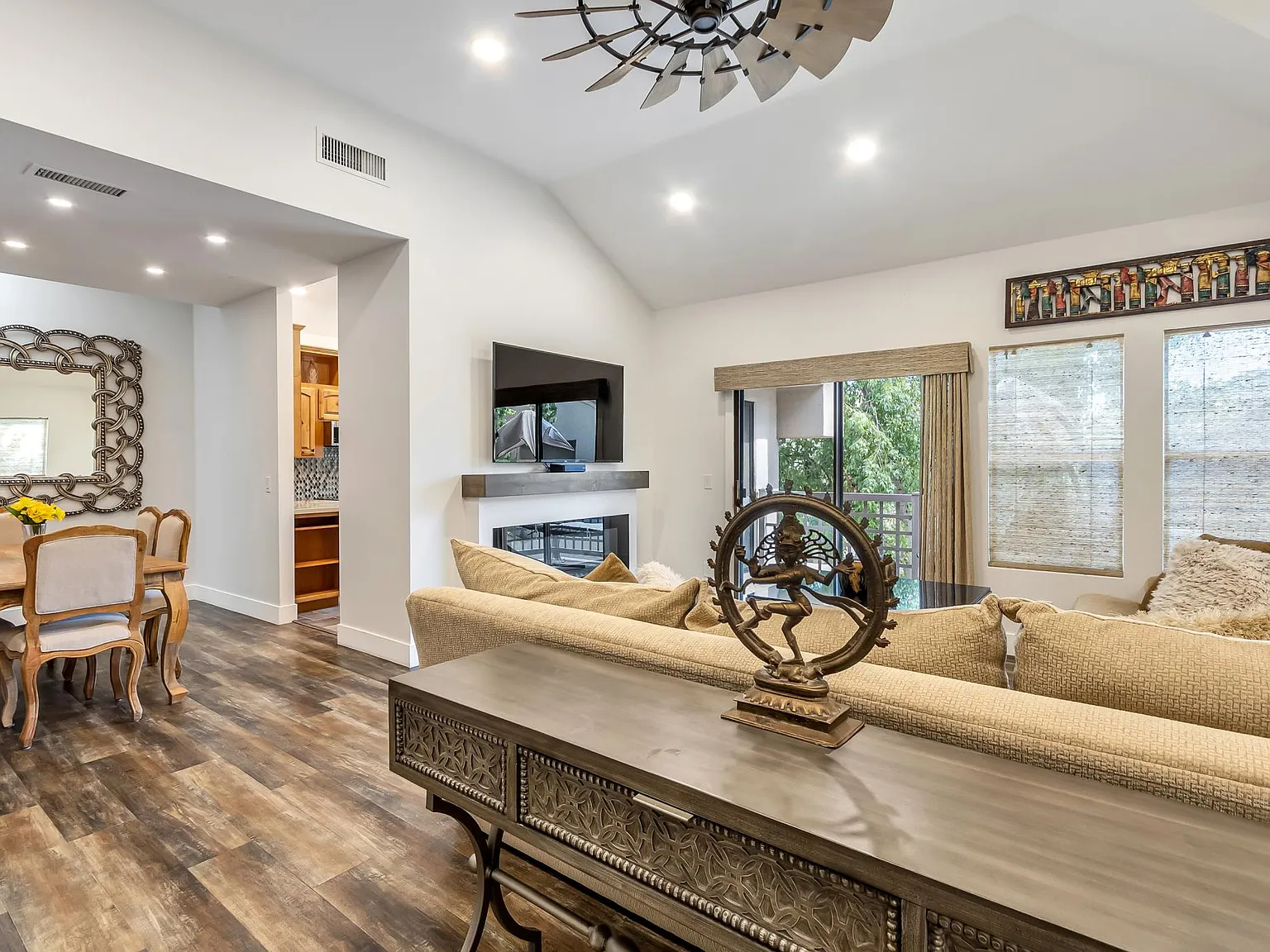 2 bed, 1417 sqft, $3,900 — Photo 4