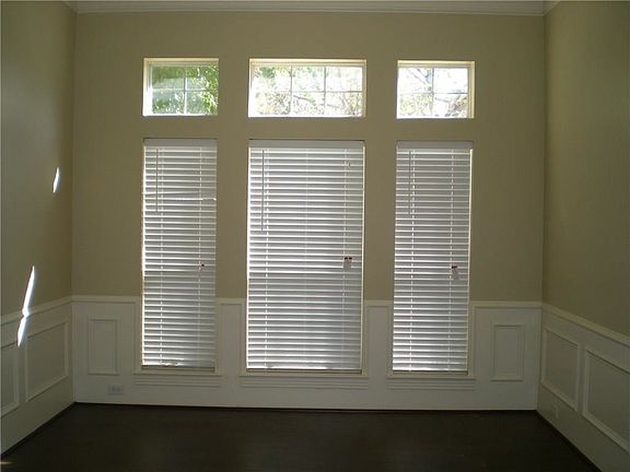 3rd image of 3913 Sagamore Hill Ct