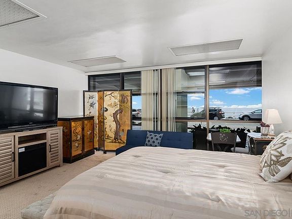2nd image of 939 Coast Blvd Unit Lb