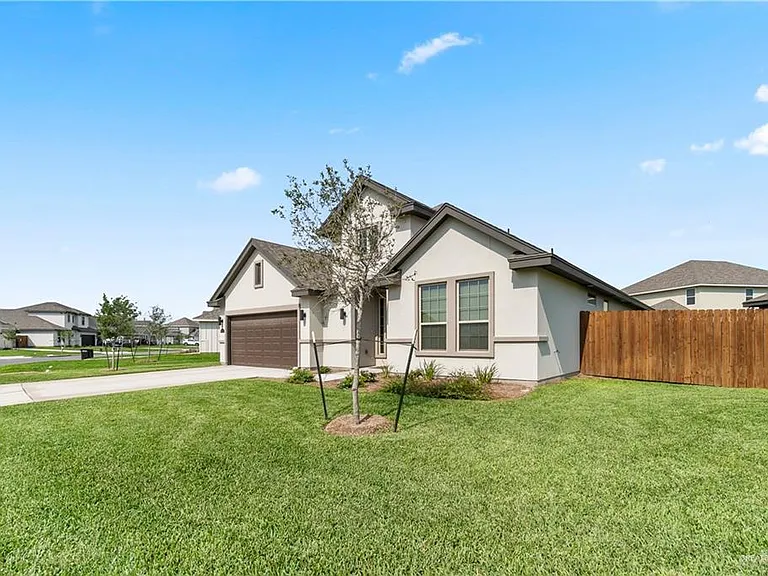 13813 Belle Ct — Photo 3