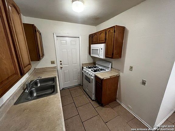 4th image of 6038 Castle Hunt Dr