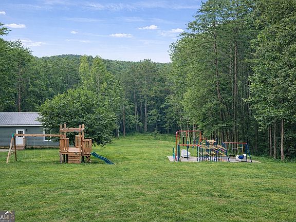 3rd image of 26 Plantation Rd NW