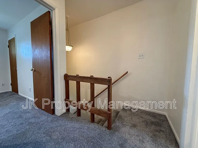 919 1st Ave SW #4 — Photo 14