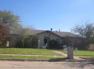 3122 S Holiday Dr, Grand Prairie, TX 75052