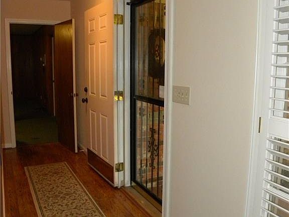 4th image of 3017 Green Grove Dr NE
