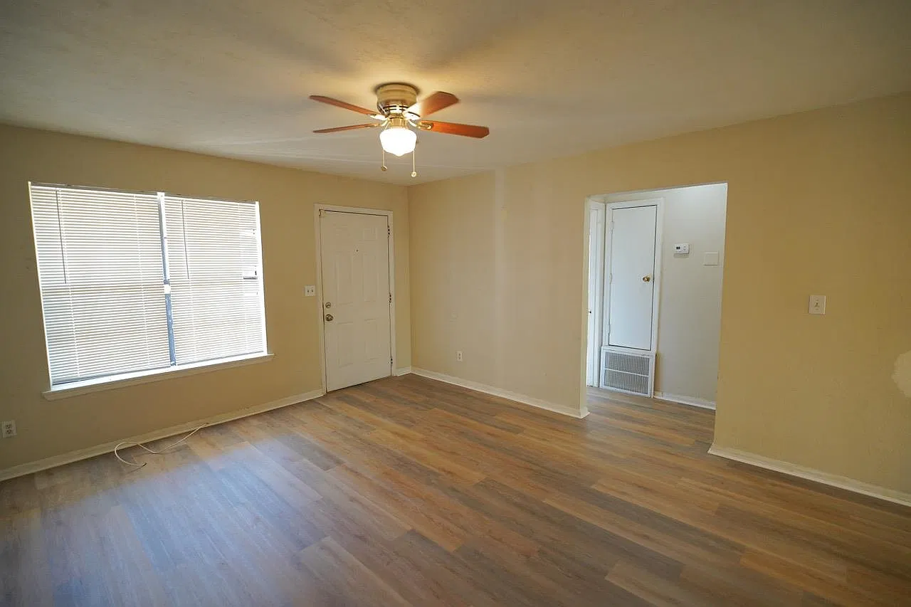 2 bed, 3424 sqft, $1,200 — Photo 4