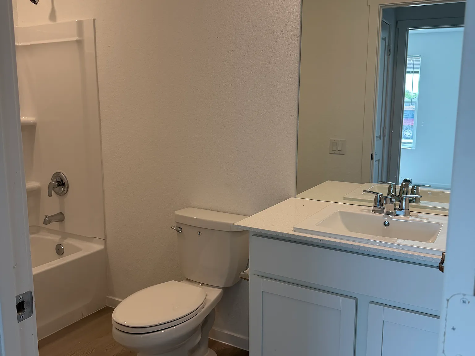 3 bed, 1269 sqft, $650 — Photo 2