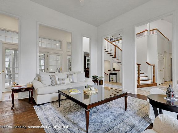 3rd image of 3800 Chippendale Cir