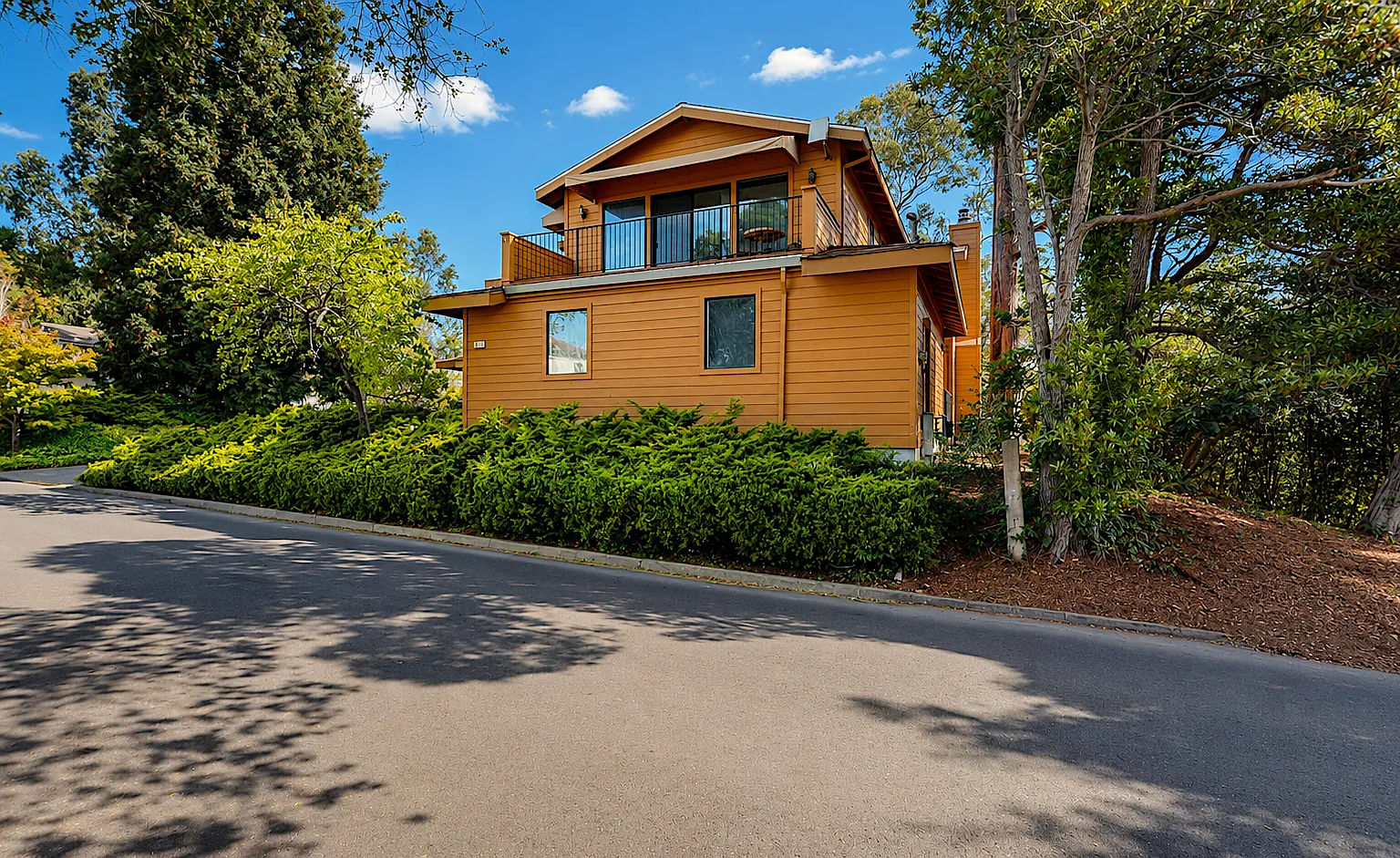 4 bed, 3003 sqft, $7,395 — Photo 3