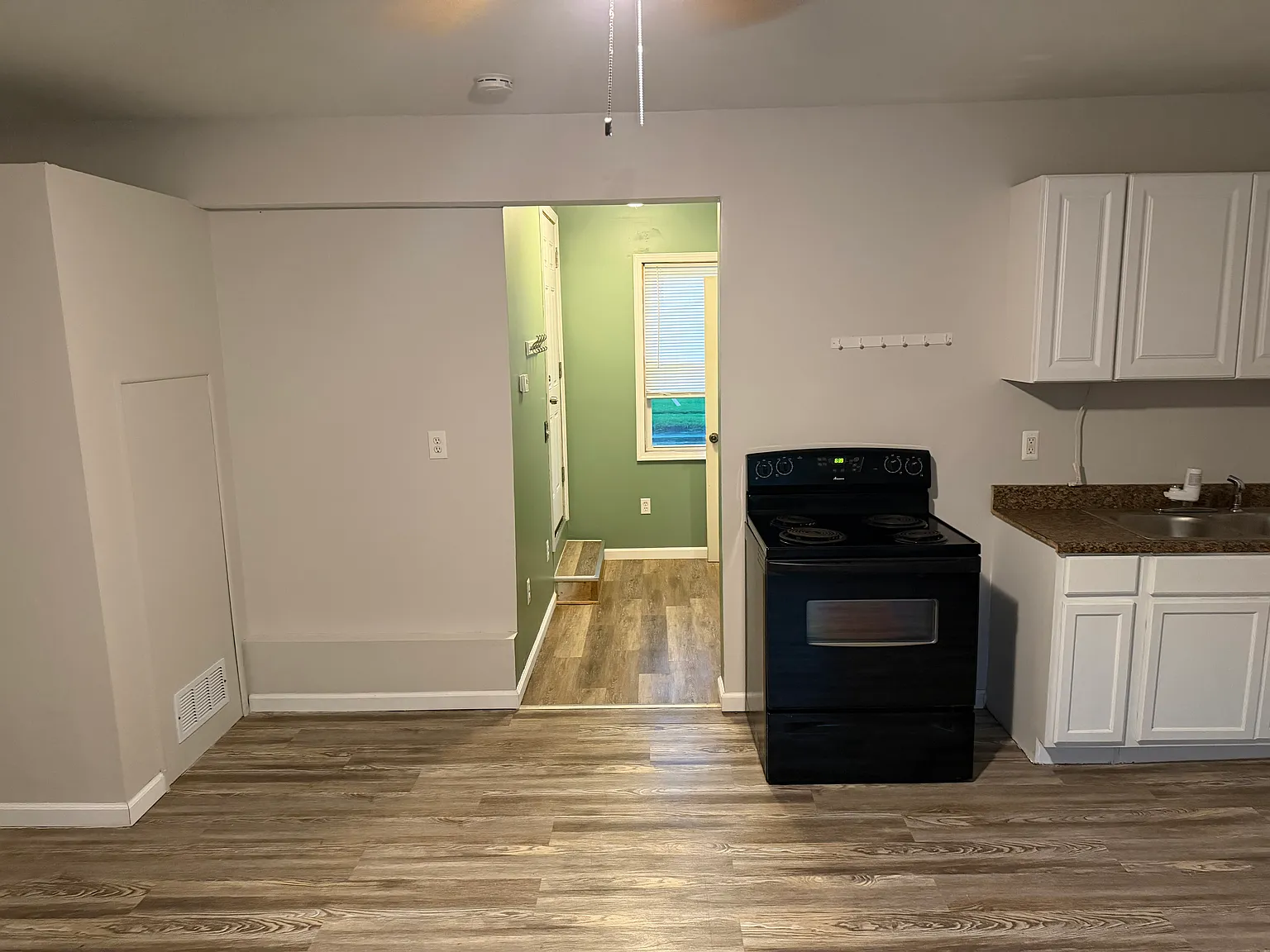 Studio, 500 sqft, $800 — Photo 2