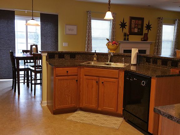 5th image of 2925 Village Center Dr
