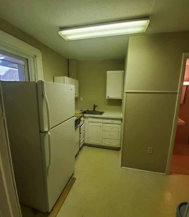 2nd image of 109 E 4th Ave APT 1