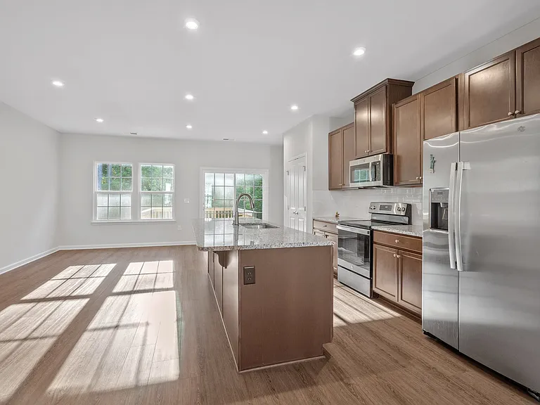 859 Romeria Dr — Photo 13